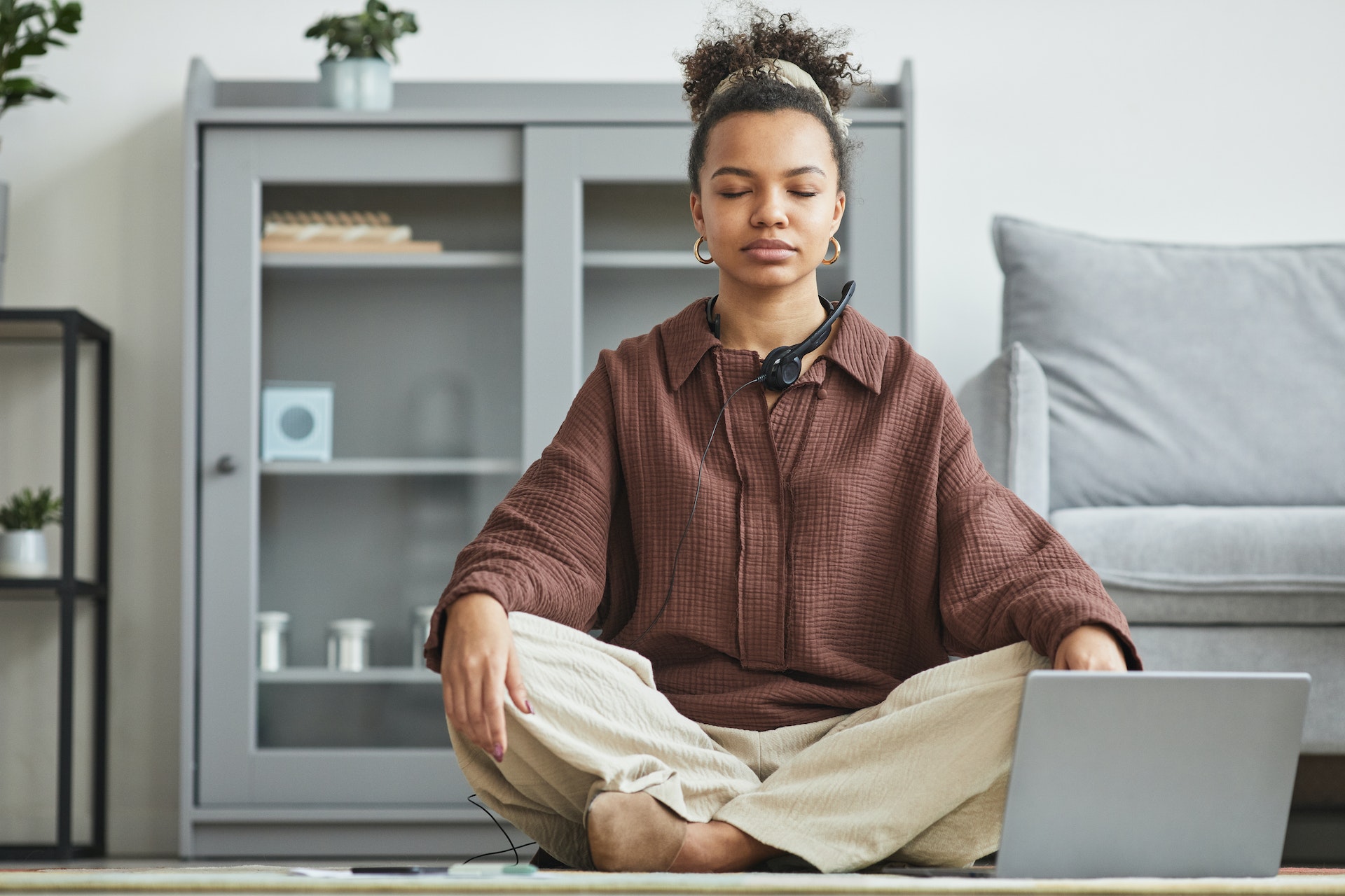You are currently viewing When is the Best Time to Meditate? – Path to Peace Podcast